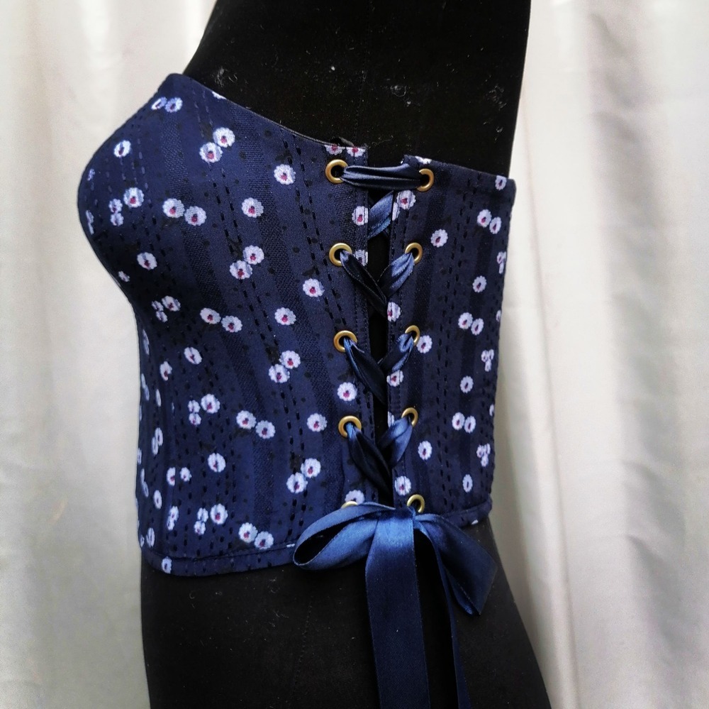 نمایپهلو تاپ مجلسی دخترانه دکلته سورمهای با کاپ و فنر دوزی حرفهای و پهلوهای قابل تنظیم